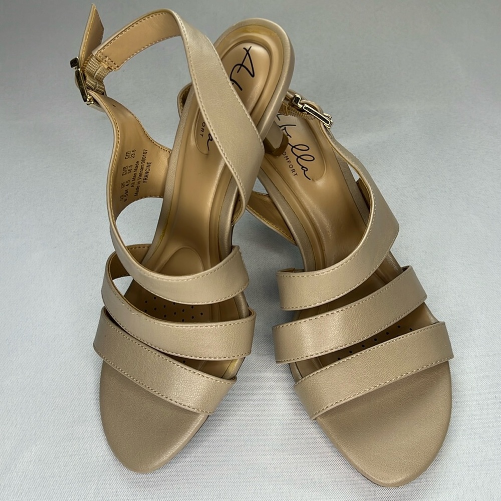 Abella True Comfort vegan neutral kitten heel sandals 6.5 M  adjustable strap